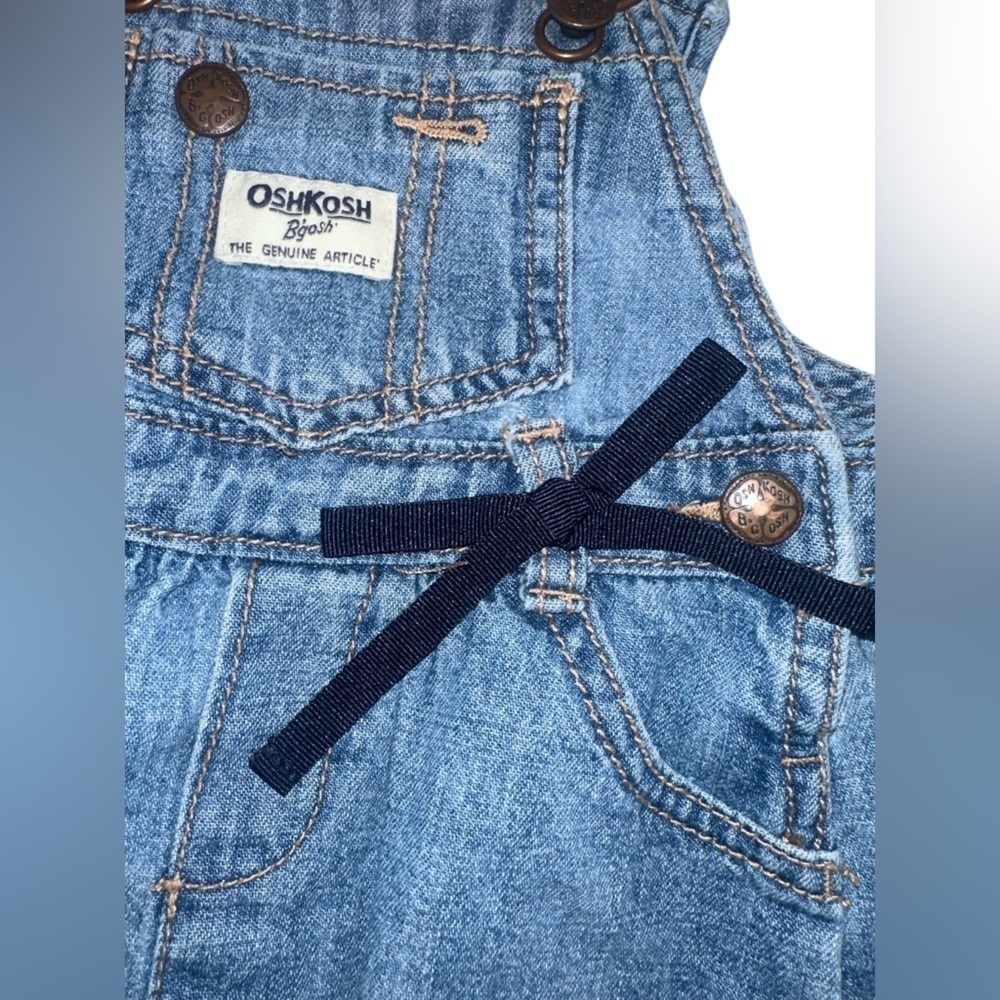 OshKosh B'gosh Vestbak Denim Overall Dress Blue Bow Cute Light Wash size 12m - Picture 3 of 4
